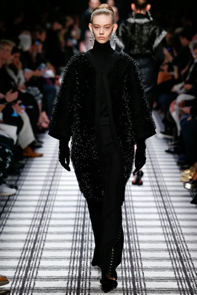 Look 12